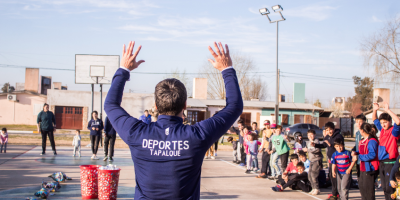 La Municipalidad de Tapalqué festejó el día de las infancias en el barrio Quinta 90 con actividades recreativas y deportivas para niñas y niños.