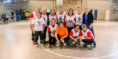 LA SECRETARIA DE DEPORTES ACOMPAÑÓ AL CLUB SARMIENTO EN LA ENTREGA DE TROFEOS A DEPORTISTAS QUE SE DESEMPEÑARON EN COMPETENCIAS DE FÚTBOL Y DE PELOTA A PALETA